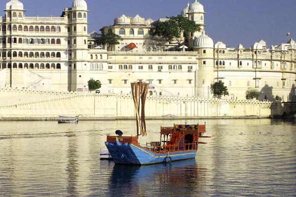 Car hire in Udaipur